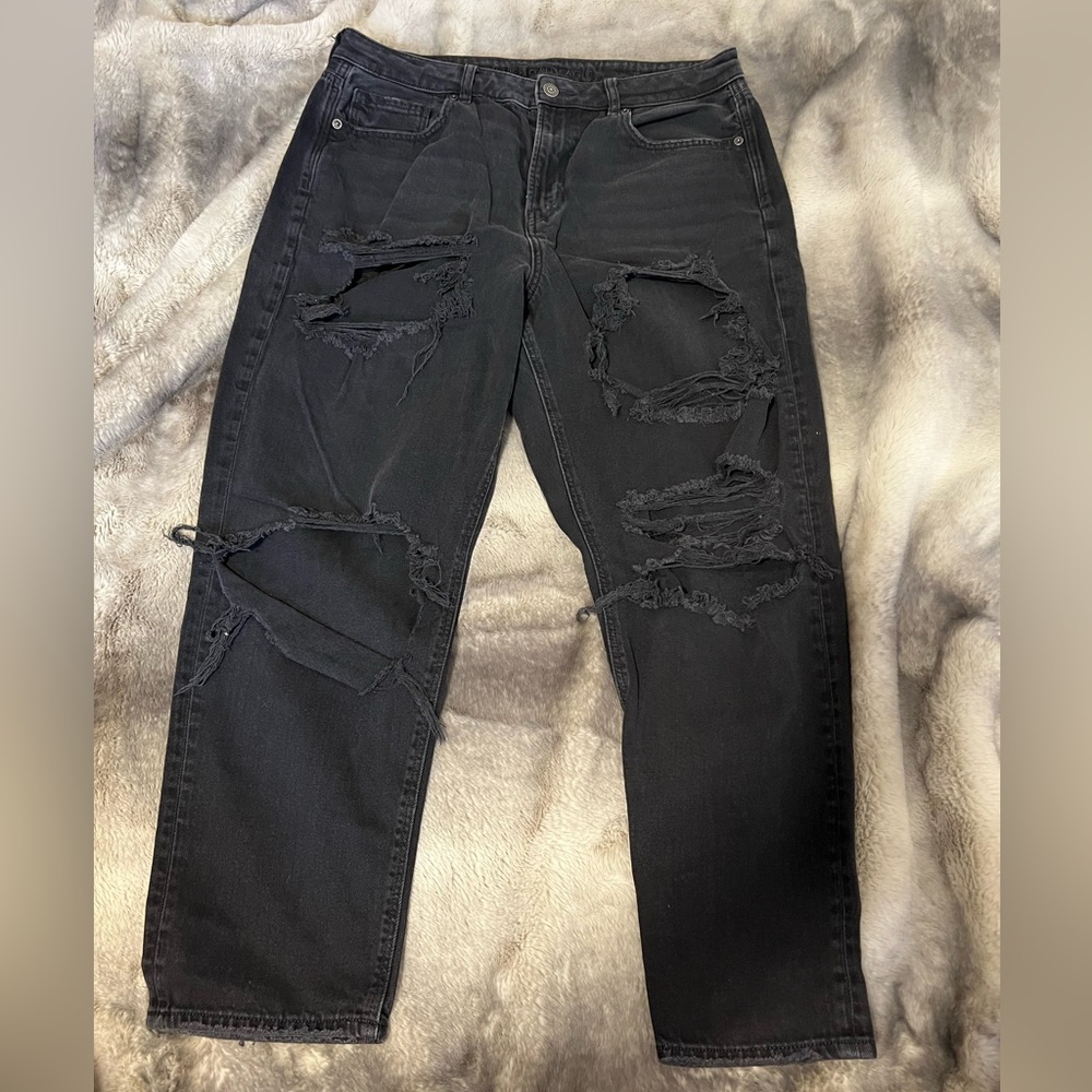 American Eagle Distressed High Rise Mom Jean Size 14